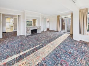 LOUNGE- click for photo gallery